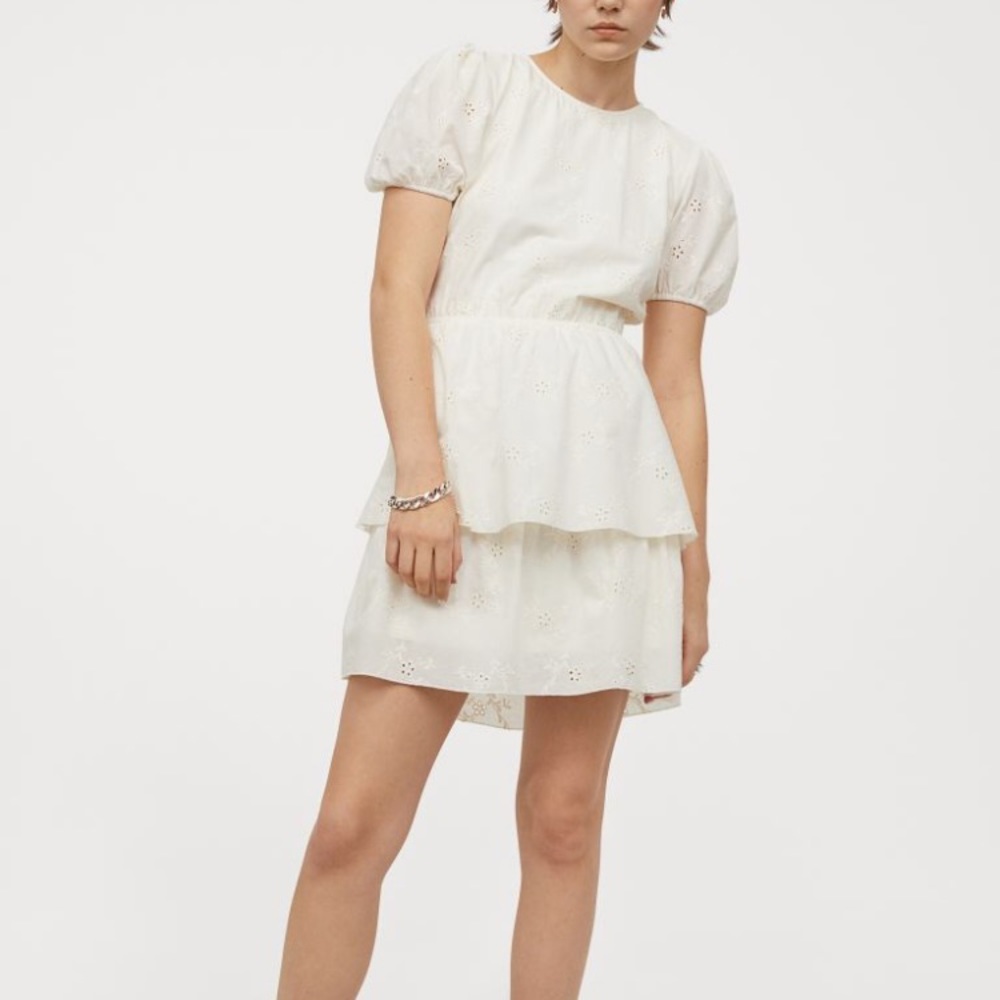HM BRODERIE ANGLAIS OPEN BACK DRESS PUFF SLEEVE